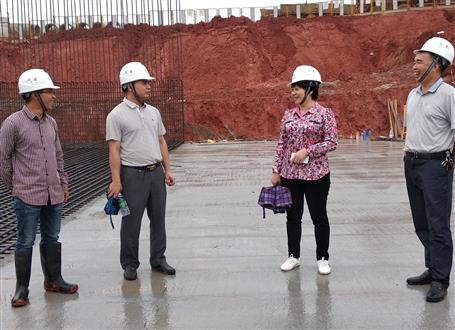 韋桂華、周善學(xué)到龍嶺大道三期項(xiàng)目調(diào)研