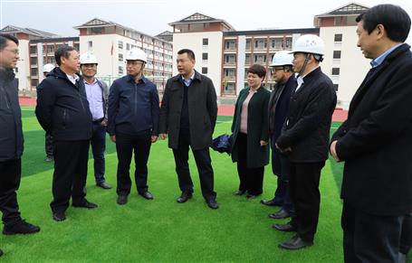 鄺驅(qū)到古宜鎮(zhèn)第三初級中學(xué)項目檢查指導(dǎo)工作