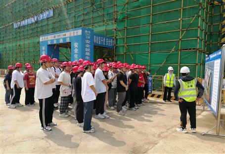 廣西科技大學(xué)師生80余人走進冶建公司項目觀摩學(xué)習